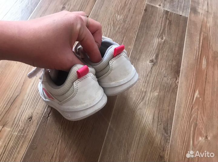 Кроссовки adidas 25