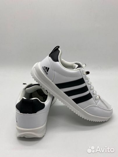 Кроссовки женские Adidas