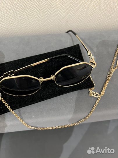 Солнцезащитные очки женскиеValentino