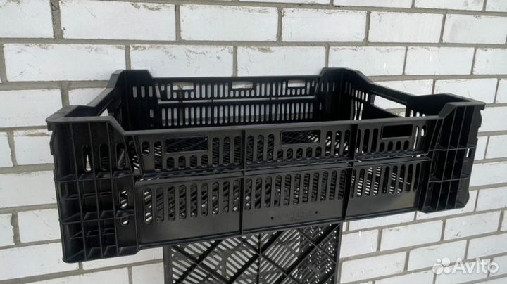 Крепкий и прочный пластиковый ящик б/у