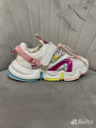 Кроссовки для девочки