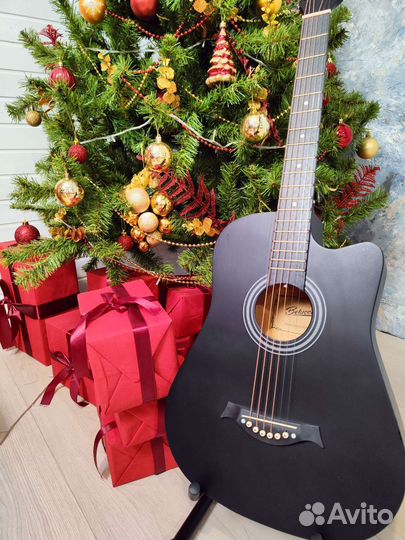 Акустическая гитара с комплектом