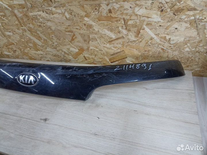 Накладка двери багажника Kia Sorento 2 2012-2019