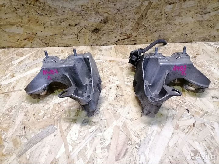 Кронштейн опоры двигателя Audi A4 B7