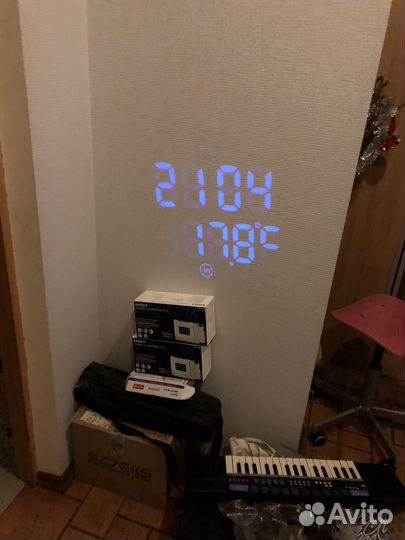 Часы с проектором