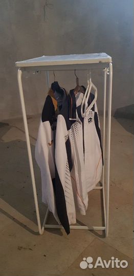 Система для хранения вещей с вешалкой