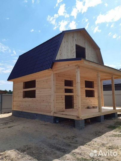 Сруб дома из бруса 6*6 м. С верандой 2*6 м