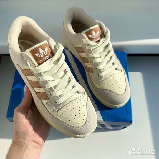 Кроссовки Adidas женские