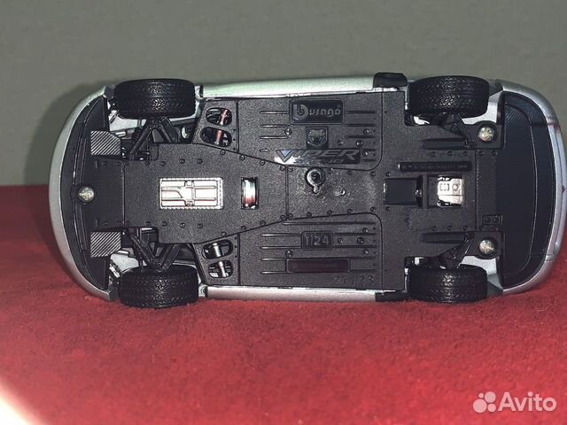 Модель машины Dodge Viper 1/24 Bburago