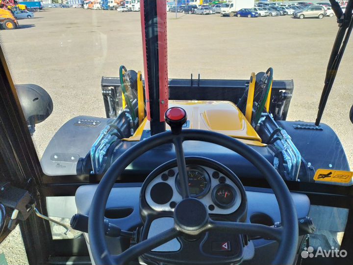 Экскаватор-погрузчик MST M542, 2023