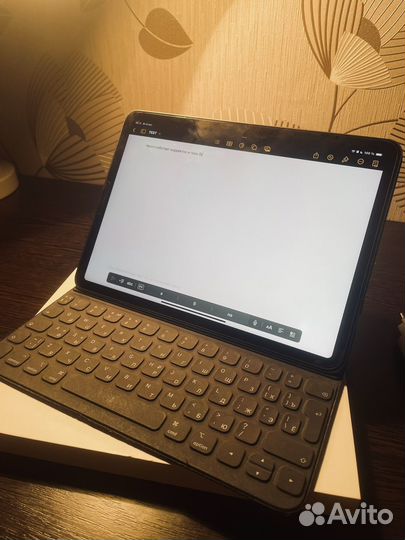 iPad Air 4 + Клавиатура SMART Keyboard Folio