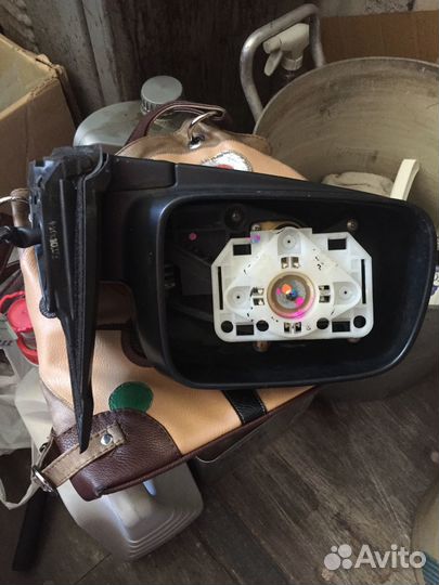 Боковое зеркало