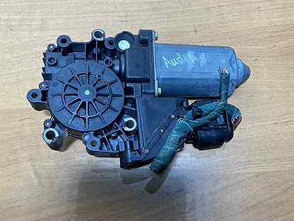 Мотор стеклоподьемника передний правый Audi A3 8L