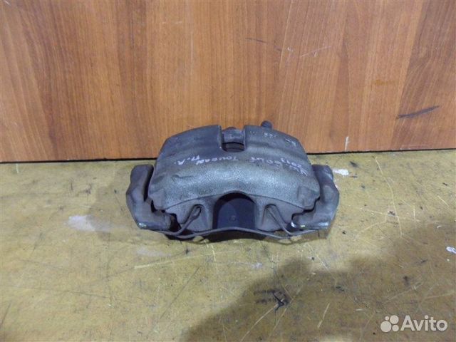 Тормозной суппорт передний левый Volkswagen Golf 6