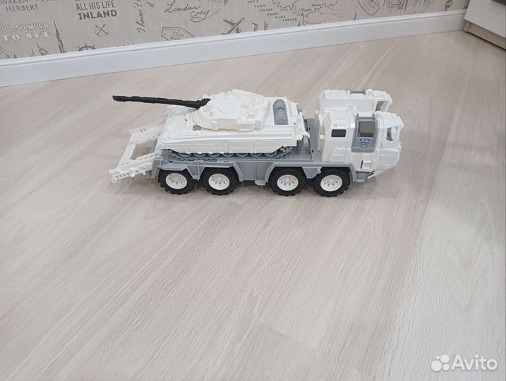 Военный тралл и танк из серии арктика