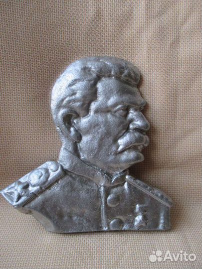 Барельеф сталин