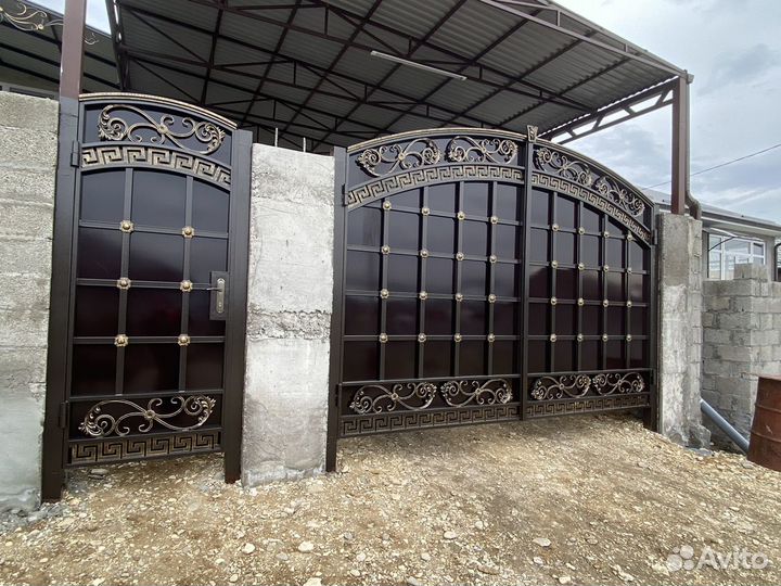Ворота с элементами ковки