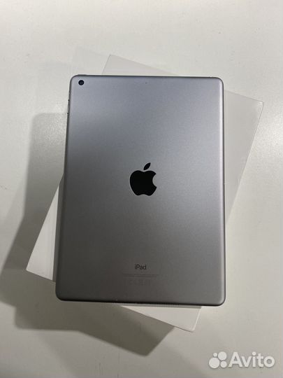 iPad 2018 (6 поколение) 32GB WiFi черный