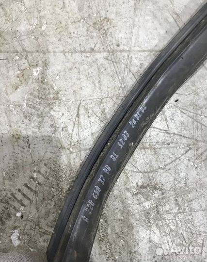 Уплотнитель крыши Mercedes W220