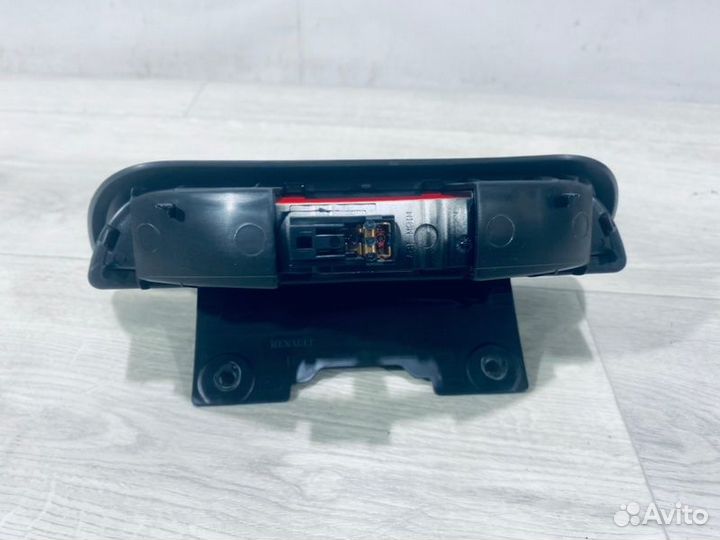 Фонарь (стоп-сигнал) Renault Logan седан K4M 2014