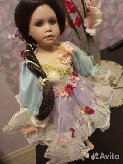 Кукла фарфоровая коллекционная