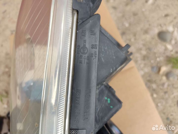 Фары на toyota avensis б/у