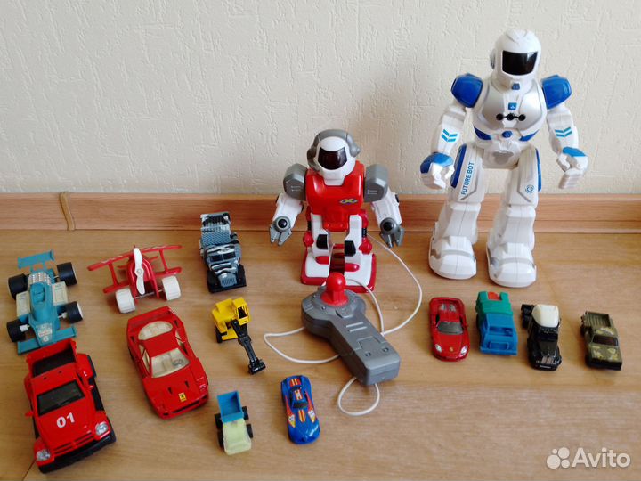 Роботы, модели, машинки, СССР, Финляндия и другие