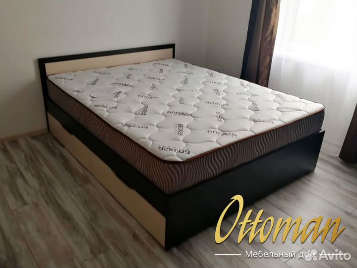 Кровать двуспальная с матрасом и ящиками
