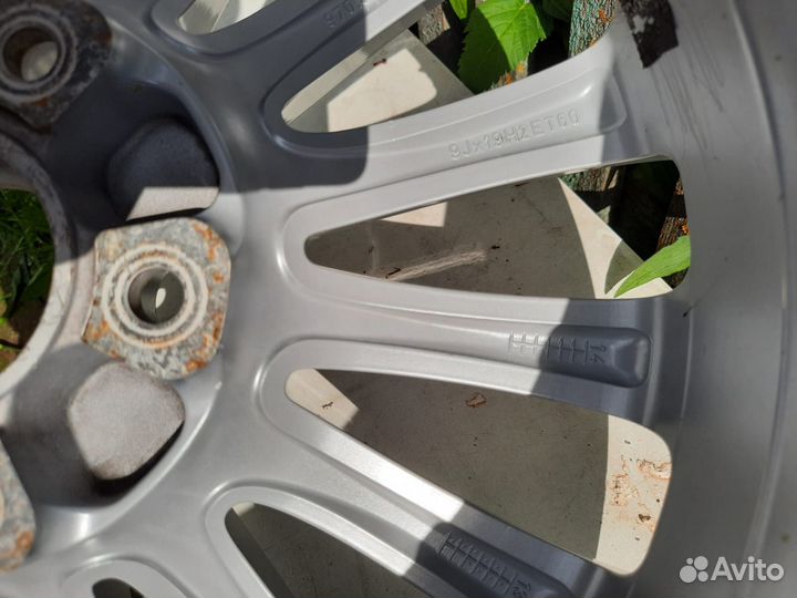 Один оригинальный диск R19 porsche