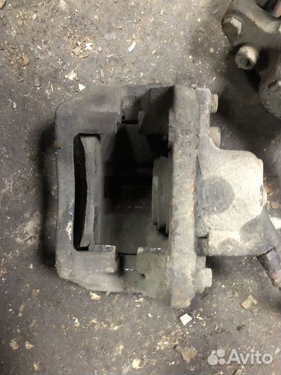 Передний тормозной суппорт Renault Logan