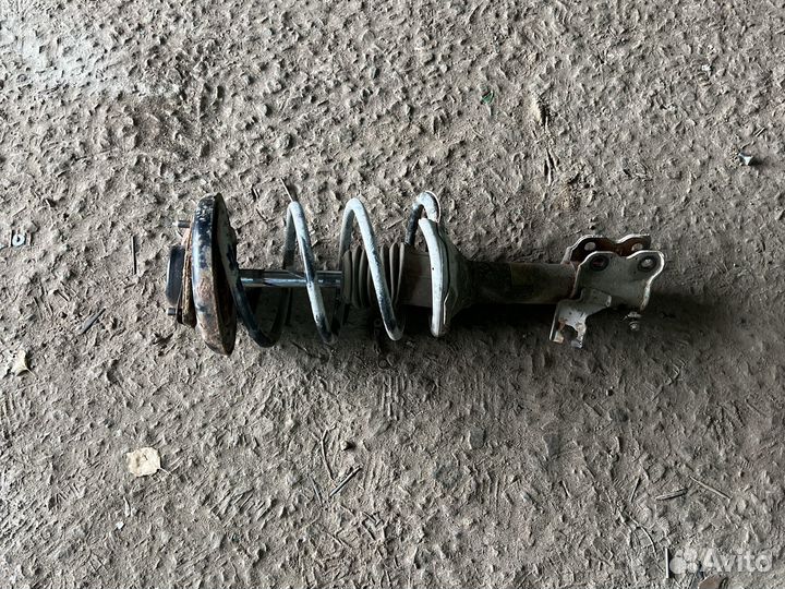 Пружина передняя nissan cefiro a32