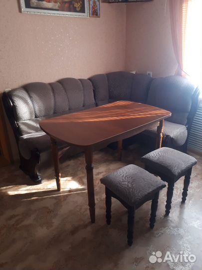 Кухонный уголок и стол