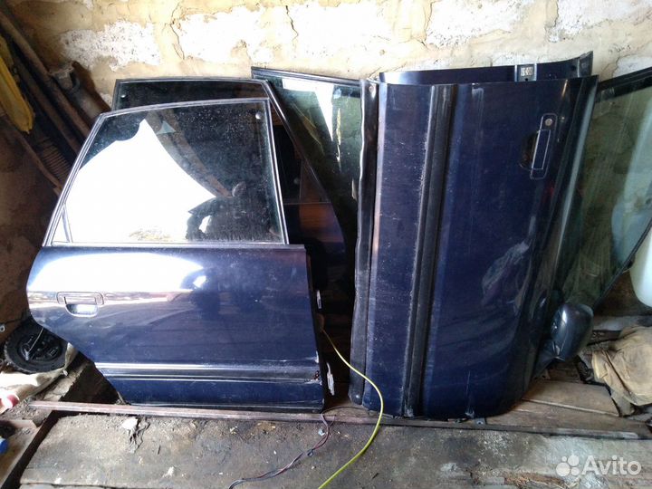 Двери ауди 100 и много других запчастей