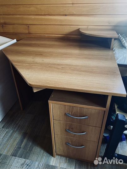 Компьютерный стол