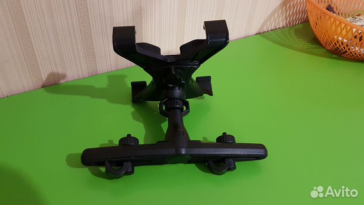 Держатель для планшета в авто