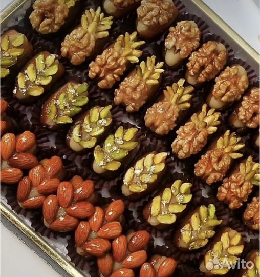 Манго, банан, ананс, гранат в шоколаде