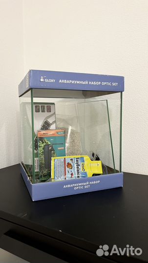 Аквариум с оборудованием и декором