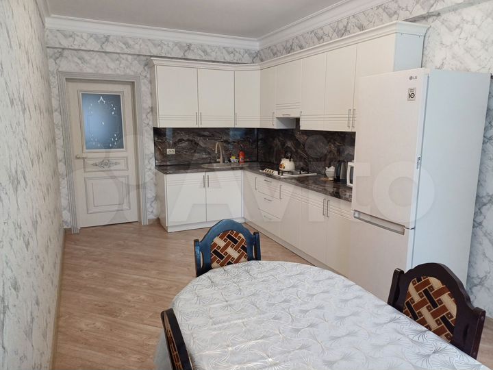 2-к. квартира, 80 м², 3/9 эт.