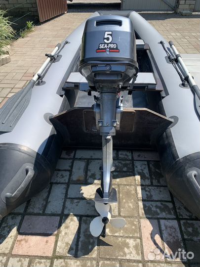 Лодка с мотором