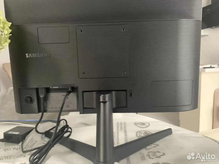Монитор Samsung 21.5
