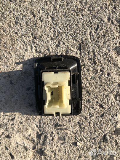 Кнопка стеклоподъемника Renault Logan 2 / Sandero2