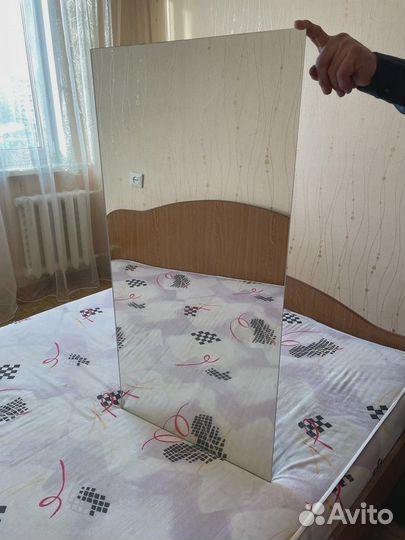 Стиральная машина, зеркало, шкаф, письменный стол