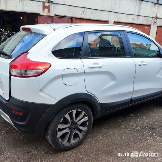 LADA XRAY Cross 1.6 CVT, 2019, битый, 178 000 км