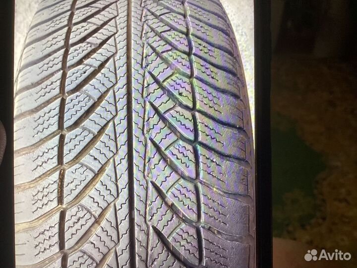 Goodyear UltraGrip 8 Performance 205/50 R17 89H