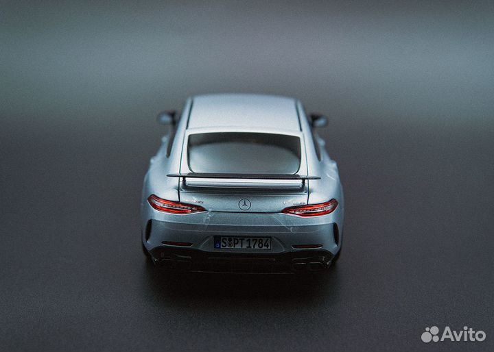 Модель автомобиля Mercedes-AMG GT 63 4matic 1:18