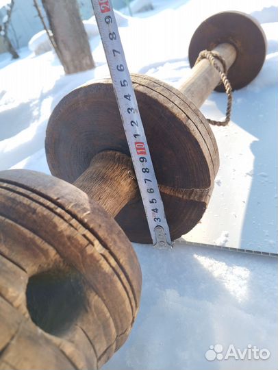 Деталь к старинному ткацкому деревянному станку