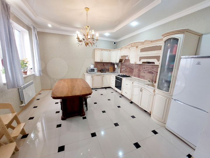 Дом 193 м² на участке 6,6 сот.