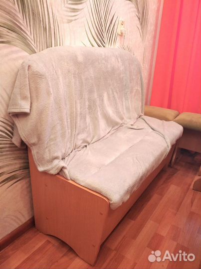 Стол и диванчик в сад