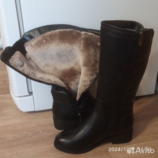 Сапоги зимние новые 38, 39. ц. 1500