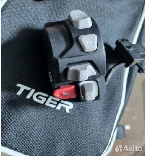 Блок управления на руле Triumph